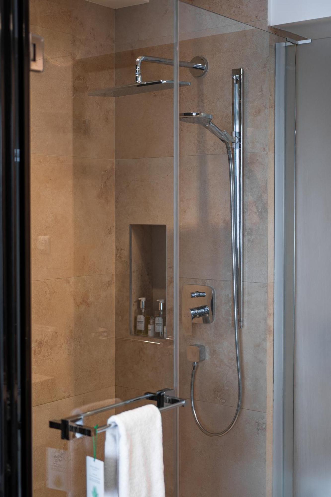 11 Mirrors Design Hotel Kyiv Exterior photo