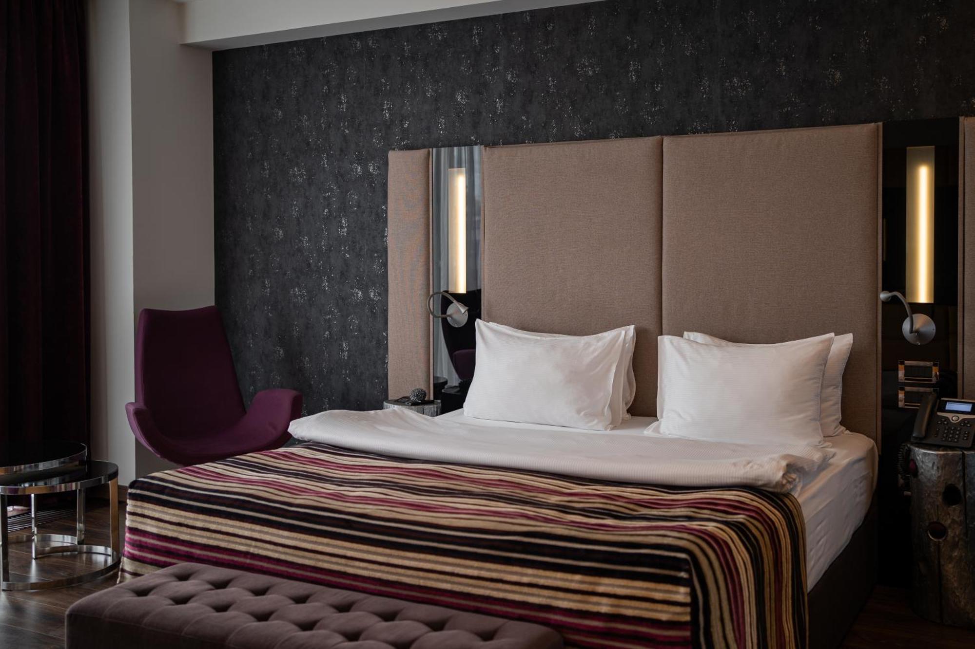 11 Mirrors Design Hotel Kyiv Exterior photo