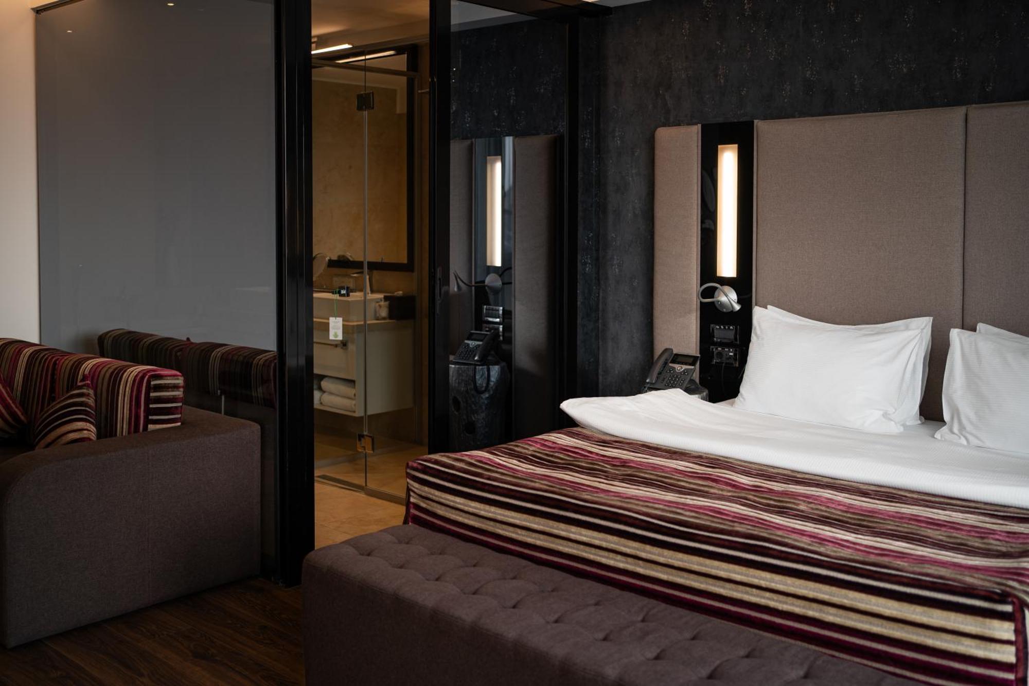 11 Mirrors Design Hotel Kyiv Exterior photo